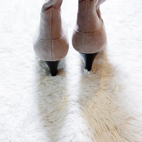 Kelsi Dagger Creme Suede Heeled Boots SZ7.5