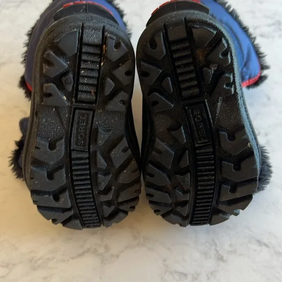 Kids Sorel Winter Boots faux fur. size 6 blue and red.