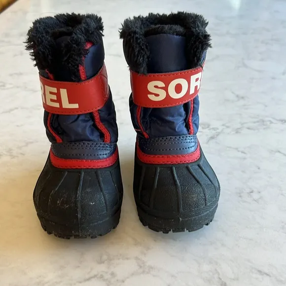 Kids Sorel Winter Boots faux fur. size 6 blue and red.