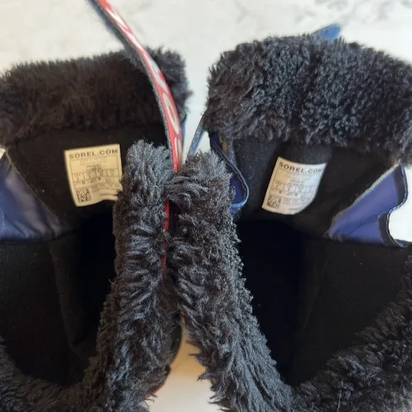 Kids Sorel Winter Boots faux fur. size 6 blue and red.