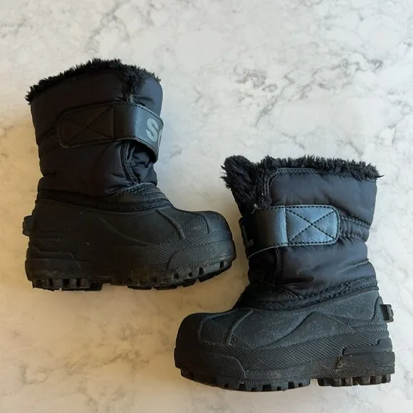 Kids Sorel winter boots. Faux fur size 7 black