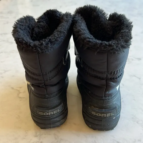 Kids Sorel winter boots. Faux fur size 7 black