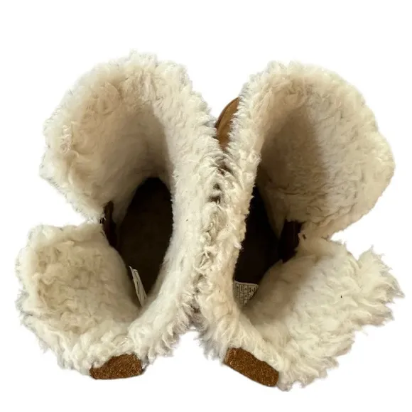 Koolaburra by UGG Size 7 Aribel Short Brown Suede Zip Up Boots Faux Fur Cozy
