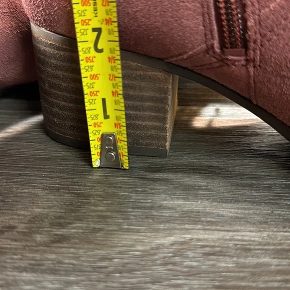 Koolaburra BY UGG suede boots woman’s size 7.5 (d112)