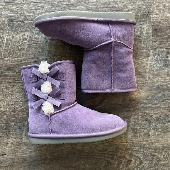 Koolaburra by Ugg Victoria Short Purple Boots with Bow Detail Girls Size 4.