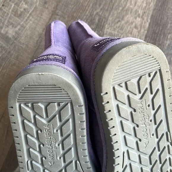 Koolaburra by Ugg Victoria Short Purple Boots with Bow Detail Girls Size 4.