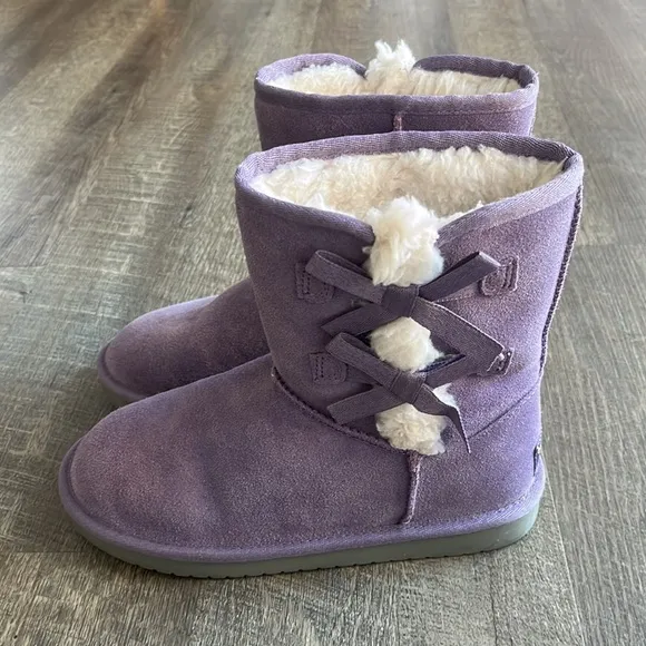 Koolaburra by Ugg Victoria Short Purple Boots with Bow Detail Girls Size 4.