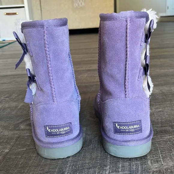 Koolaburra by Ugg Victoria Short Purple Boots with Bow Detail Girls Size 4.