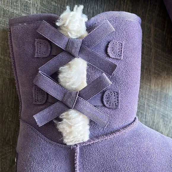 Koolaburra by Ugg Victoria Short Purple Boots with Bow Detail Girls Size 4.