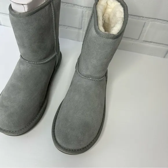 Koolaburra Grey suede Koola Boots size 5 Kids