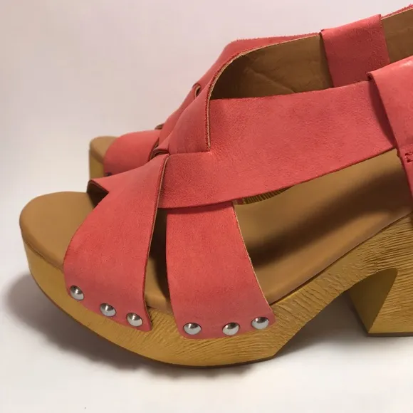 Kork-Ease Constance Coral Leather Stacked Heel Sandals Size 8 NIB