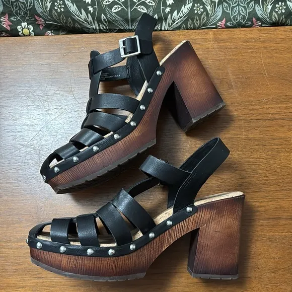 Korks fisherman sandals