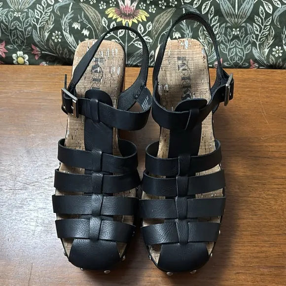 Korks fisherman sandals