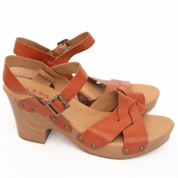 Korks. New!  Bagley Chunky Heeled Sandal.
