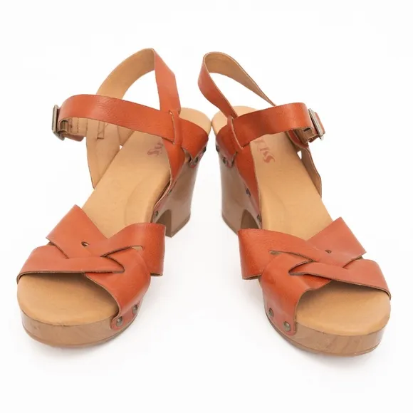Korks. New!  Bagley Chunky Heeled Sandal.