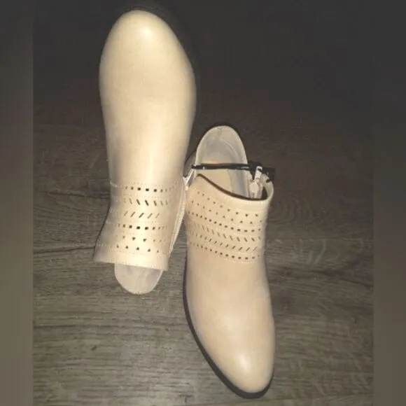 Ladies ANKLE CUT OUT BOOTS SZ 6