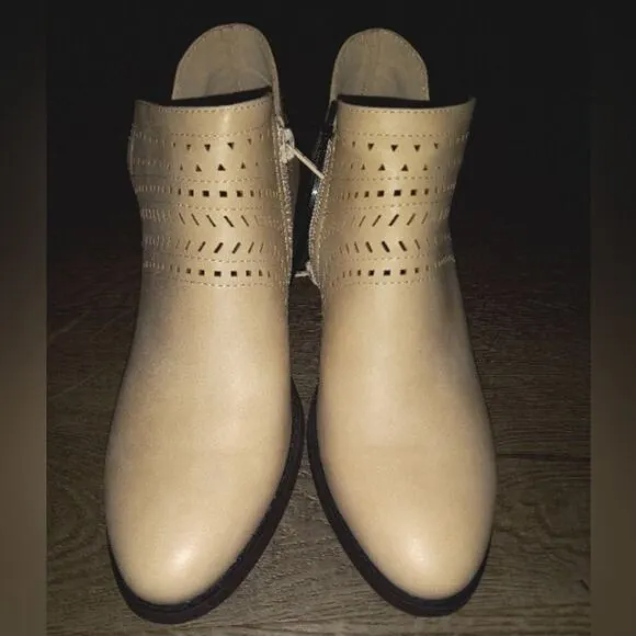 Ladies ANKLE CUT OUT BOOTS SZ 6