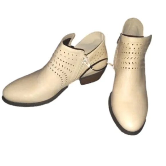 Ladies ANKLE CUT OUT BOOTS SZ 6
