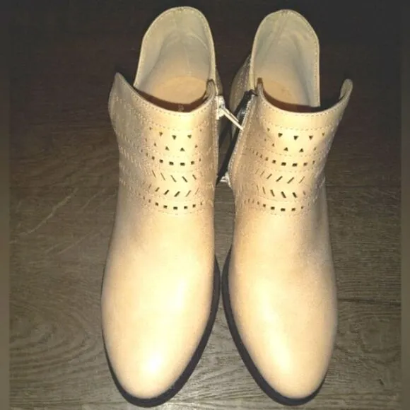 Ladies ANKLE CUT OUT BOOTS SZ 6