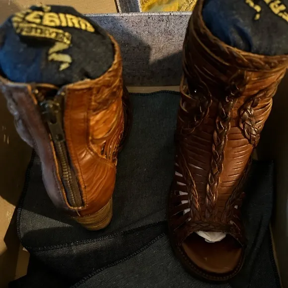 Ladies Sandals w/Heels