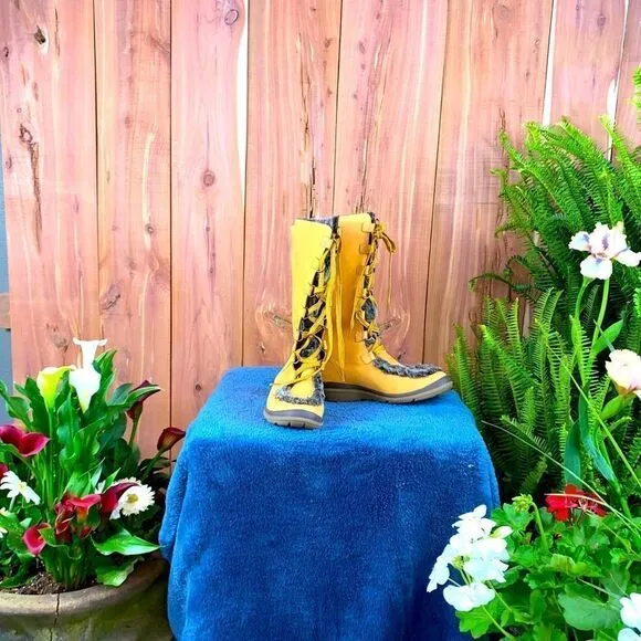 Ladies Timberland insulated cold weather boots size 7M NWOT.