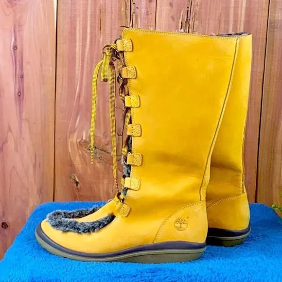 Ladies Timberland insulated cold weather boots size 7M NWOT.
