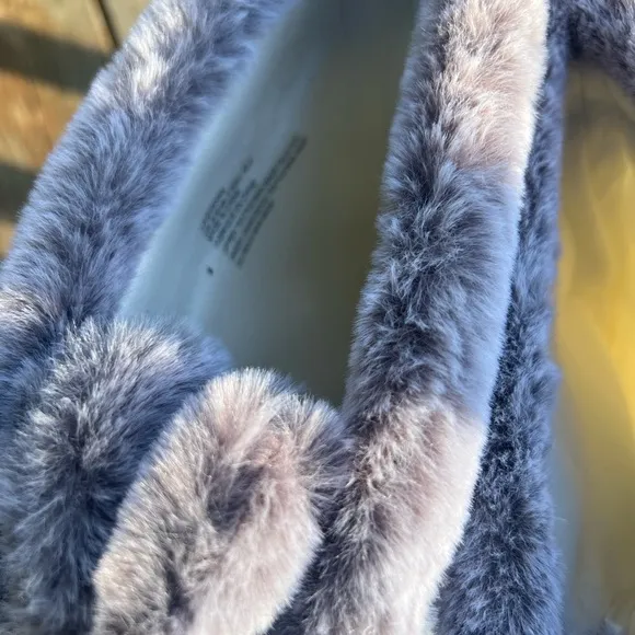 Laquanna Lug Sole Faux Fur White Boots Size 9.5