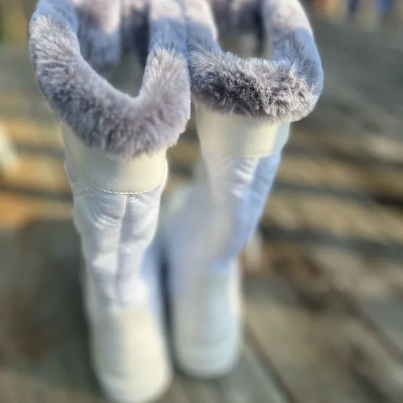 Laquanna Lug Sole Faux Fur White Boots Size 9.5