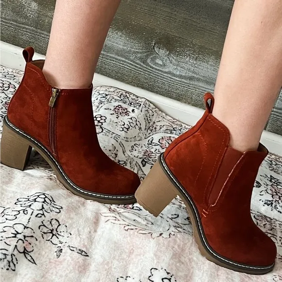 Last 1! corkys footwear bite me booties fall rust faux suede size 9