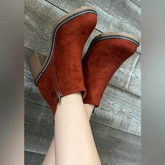 Last 1! corkys footwear bite me booties fall rust faux suede size 9