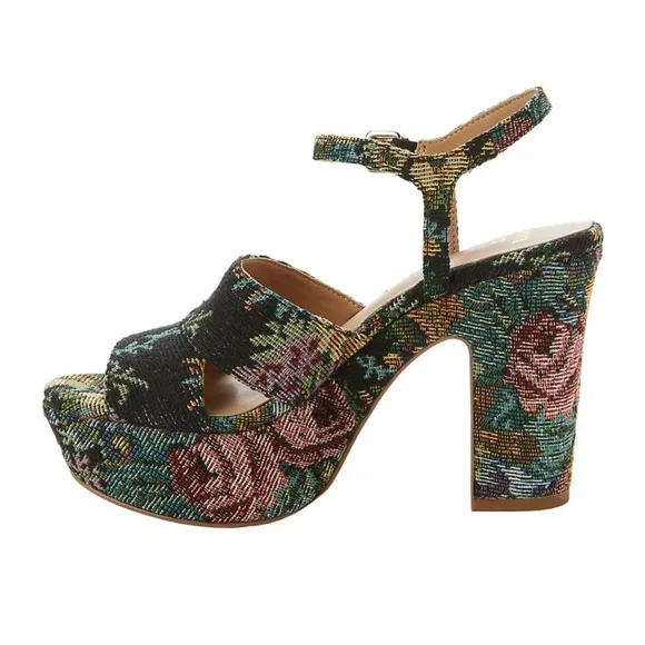 LAURA PLATFORM SANDALS