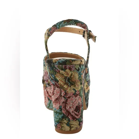 LAURA PLATFORM SANDALS