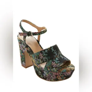 LAURA PLATFORM SANDALS