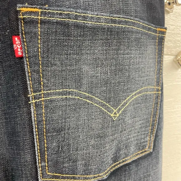 Levi's 513 Dark Wash Distress Jeans 38W 30L 5-Pocket Button Closure