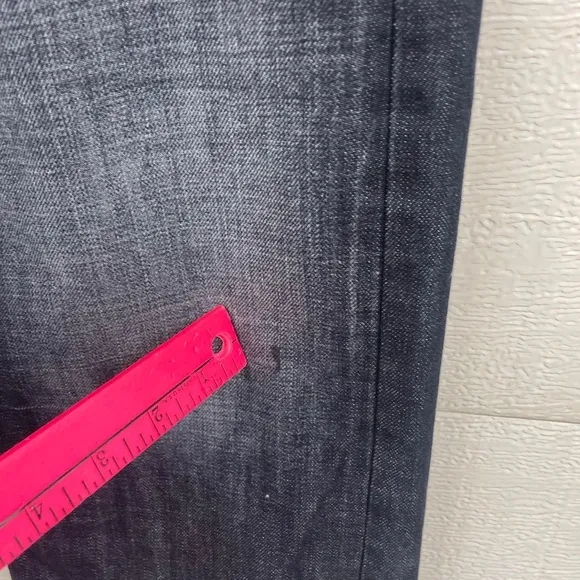 Levi's 513 Dark Wash Distress Jeans 38W 30L 5-Pocket Button Closure