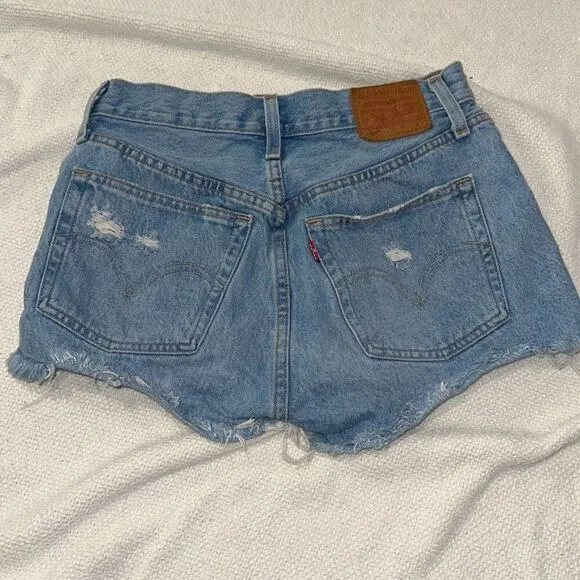 Levi's denim jean destroyed denim light blue mini shorts | Sz W25