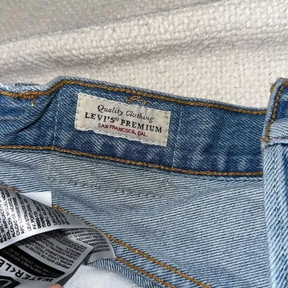 Levi's denim jean destroyed denim light blue mini shorts | Sz W25