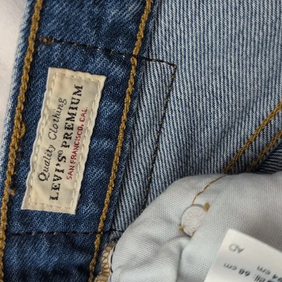 Levis High Rise Button Fly 501 Jean Shorts Lightly Distressed Size 27 Raw Hem
