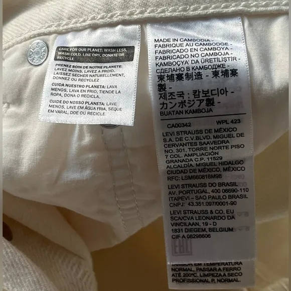LEVI'S Ribcage Super High Rise Button Fly Denim Shorts Ivory Dust White Size 29