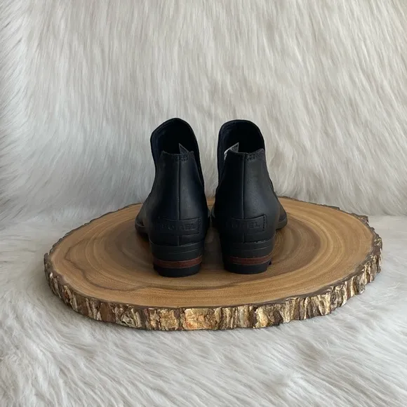 LIKE NEW Sorel waterproof leather Lolla II cut out boots