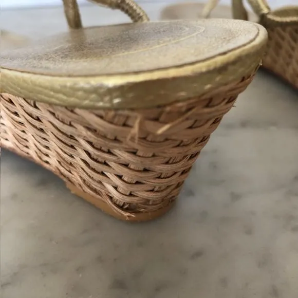 LILLY PULITZER Brown Pink Enamel Pineapple Gold Wicker Wedge Sandals 6