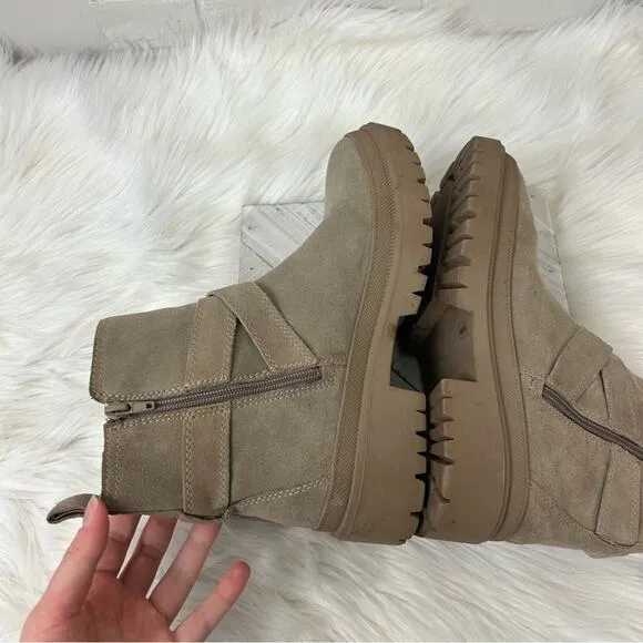 Lucky Brand Elyton Tan Suede Chunky Lug Sole Boots Size 9