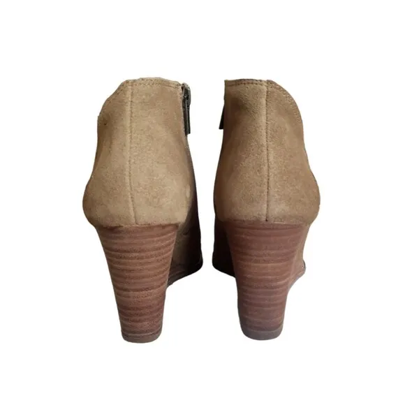Lucky Brand Yakeena Ankle Boots Size 10 Tan Suede Upper Wooden Wedge Side Zipper