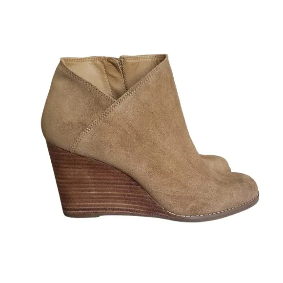Lucky Brand Yakeena Ankle Boots Size 10 Tan Suede Upper Wooden Wedge Side Zipper
