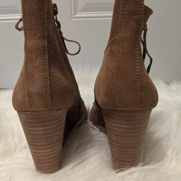 Lucky Brand Yelloh Suede Lace Up Wedge Booties Taupe sz 10