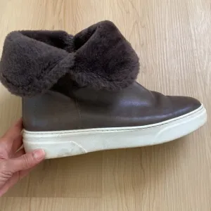 M Gemi Boots - size 8.