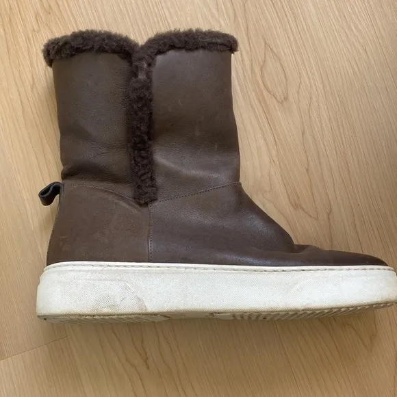 M Gemi Boots - size 8.
