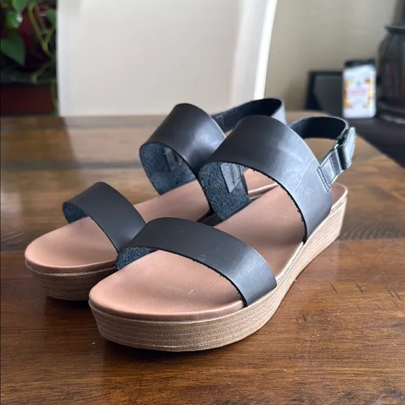 Madden Girl Black Sandals with Platform Sole and Crisscross Straps