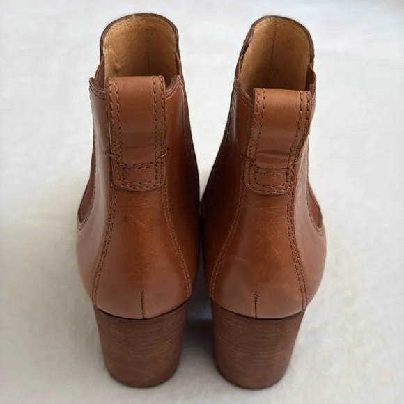Madewell | The Regan Leather Block Heel Chelsea Boot English Saddle J8307 (7.5)