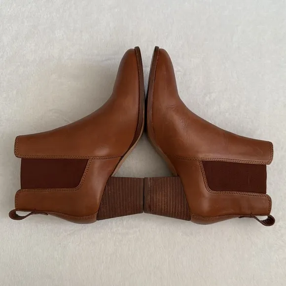 Madewell | The Regan Leather Block Heel Chelsea Boot English Saddle J8307 (7.5)